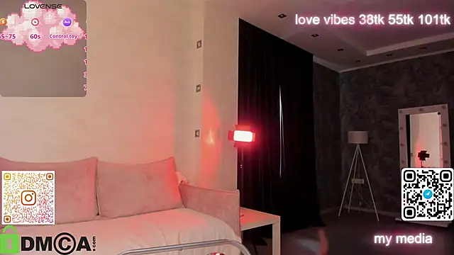 Snapshot of Tracy-Taylor chatting on 10/12/25, 08:48 Tracy-Taylor online show from 10/12/25, 08:48