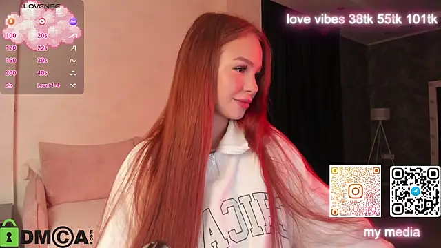 Snapshot of Tracy-Taylor chatting on 09/10/25, 11:59 Tracy-Taylor online show from 09/10/25, 11:59