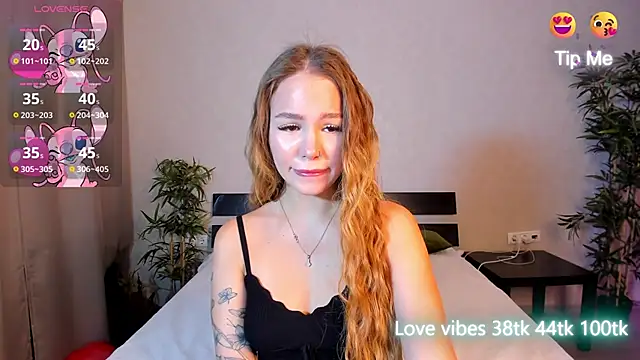 Snapshot of Tracy-Taylor chatting on 02/28/25, 12:43 Tracy-Taylor online show from 02/28/25, 12:43