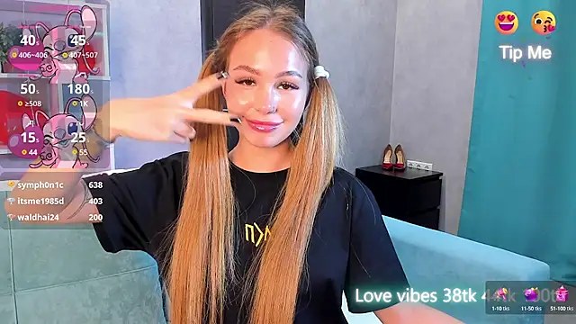 Snapshot of Tracy-Taylor chatting on 02/25/25, 03:20 Tracy-Taylor online show from 02/25/25, 03:20