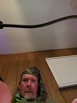 Snapshot of Helmut1971 chatting on 12/23/25, 06:23 Helmut1971 online show from 12/23/25, 06:23