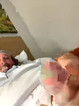 Snapshot of Helmut1971 chatting on 10/16/25, 06:32 Helmut1971 online show from 10/16/25, 06:32