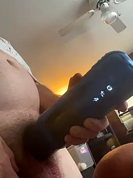 Snapshot of Helmut1971 chatting on 11/08/25, 05:16 Helmut1971 online show from 11/08/25, 05:16