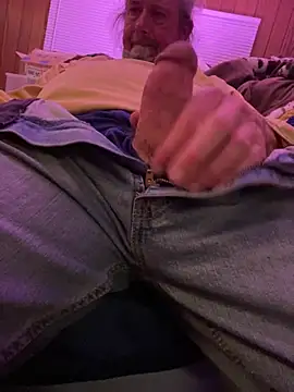 Snapshot of Helmut1971 chatting on 04/08/26, 06:04 Helmut1971 online show from 04/08/26, 06:04