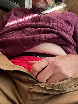 Snapshot of Helmut1971 chatting on 12/21/25, 03:36 Helmut1971 online show from 12/21/25, 03:36