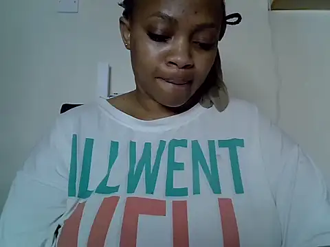 Snapshot of Brown_sexy chatting on 11/17/25, 07:40 Brown sexy online show from 11/17/25, 07:40