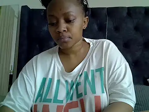 Snapshot of Brown_sexy chatting on 11/16/25, 06:18 Brown sexy online show from 11/16/25, 06:18