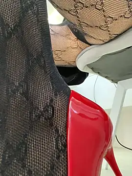 Snapshot of LauraDavis chatting on 02/23/26, 12:39 LauraDavis online show from 02/23/26, 12:39