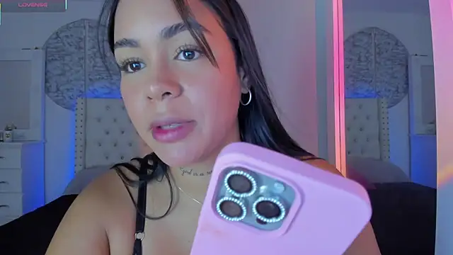 Snapshot of IsabelaVanegas_ chatting on 09/29/25, 04:01 IsabelaVanegas  online show from 09/29/25, 04:01