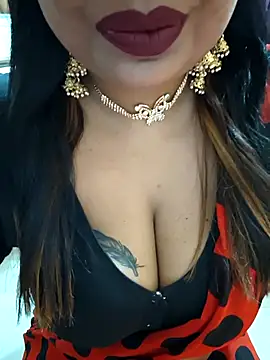 Snapshot of YR-SHIVANI chatting on 03/18/25, 07:55 YR-SHIVANI online show from 03/18/25, 07:55