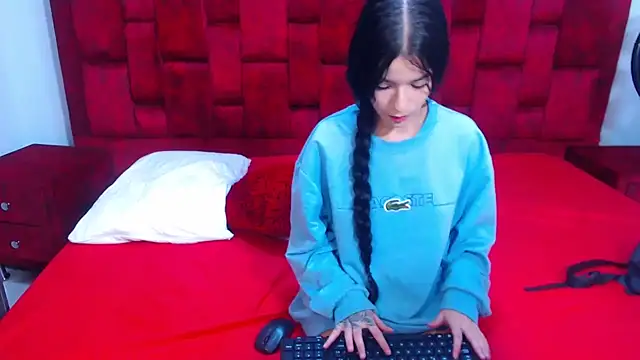 Snapshot of Couple_No_Limits chatting on 03/13/26, 11:32 Couple No Limits online show from 03/13/26, 11:32