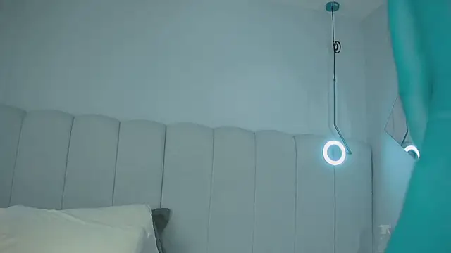 Abby-me online show from 10/31/25, 01:52