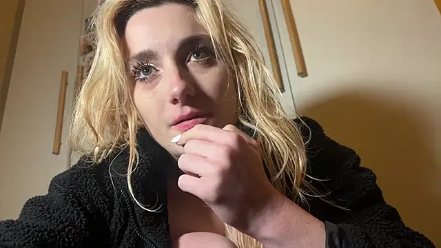 Monicbabe online show from 10/26/25, 10:54