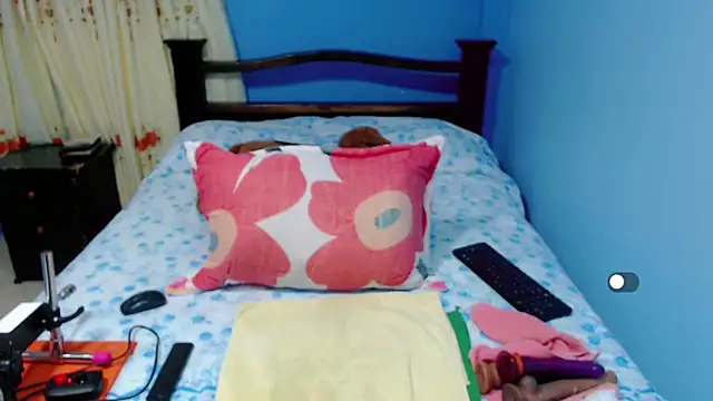 Lily Benet1 online show from 11/21/25, 05:12