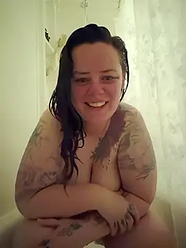 Snapshot of curvybrat93 chatting on 07/02/26, 10:49 curvybrat93 online show from 07/02/26, 10:49