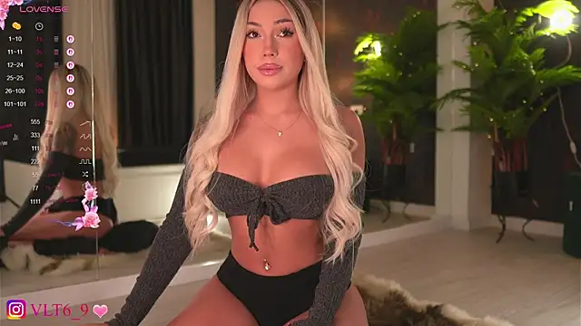 violettabunny03 online show from 10/28/25, 11:58