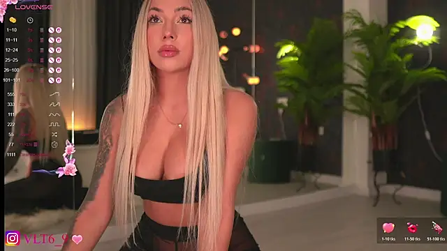 violettabunny03 online show from 10/22/25, 10:19