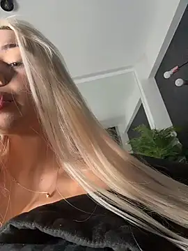 Snapshot of violettabunny03 chatting on 02/12/26, 03:39 violettabunny03 online show from 02/12/26, 03:39