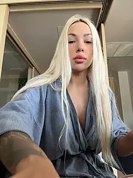 Snapshot of violettabunny03 chatting on 02/17/26, 01:14 violettabunny03 online show from 02/17/26, 01:14