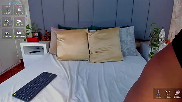 JulianaMiller online show from 11/04/25, 01:09