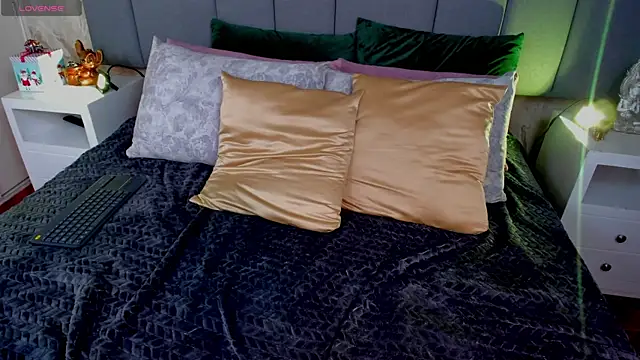 JulianaMiller online show from 12/05/25, 12:21