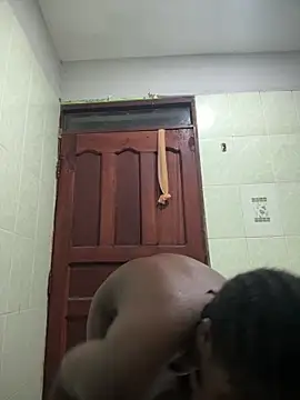 Snapshot of t-Booty_risky_ chatting on 12/30/24, 06:27 t-Booty risky  online show from 12/30/24, 06:27