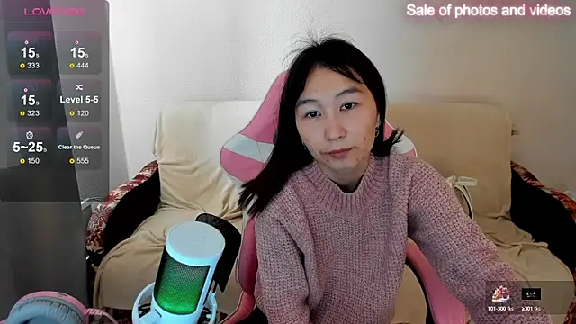 Snapshot of SaraXray chatting on 10/02/25, 03:21 SaraXray online show from 10/02/25, 03:21