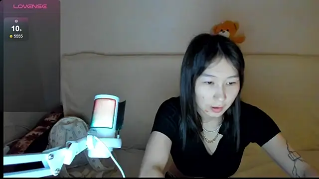 Snapshot of SaraXray chatting on 10/30/25, 01:26 SaraXray online show from 10/30/25, 01:26