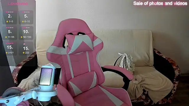 Snapshot of SaraXray chatting on 09/21/25, 03:33 SaraXray online show from 09/21/25, 03:33