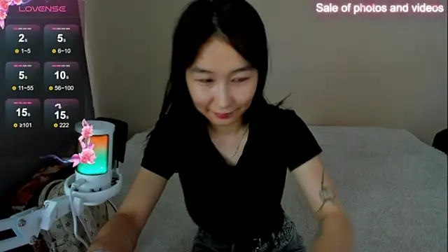 Snapshot of SaraXray chatting on 11/22/25, 05:39 SaraXray online show from 11/22/25, 05:39