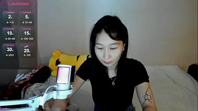 Snapshot of SaraXray chatting on 11/13/25, 02:37 SaraXray online show from 11/13/25, 02:37