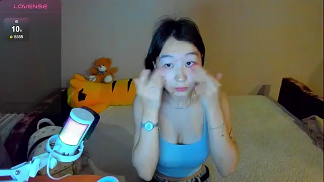 Snapshot of SaraXray chatting on 11/08/25, 01:09 SaraXray online show from 11/08/25, 01:09