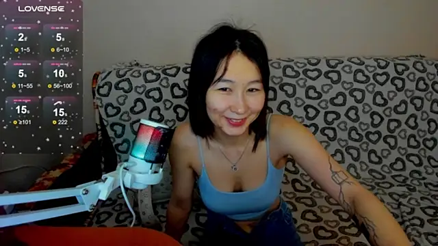 Snapshot of SaraXray chatting on 12/14/25, 02:29 SaraXray online show from 12/14/25, 02:29