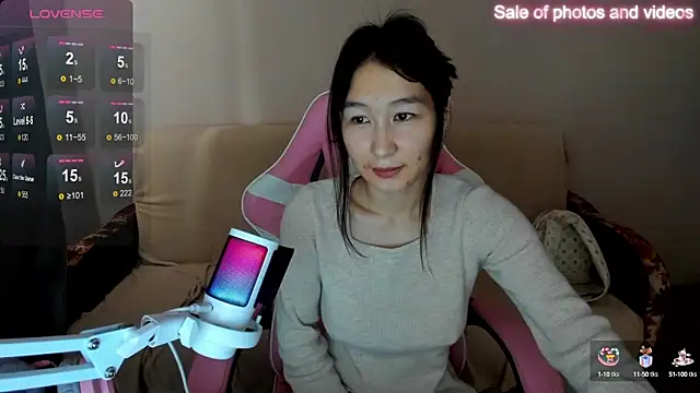 Snapshot of SaraXray chatting on 09/22/25, 03:23 SaraXray online show from 09/22/25, 03:23