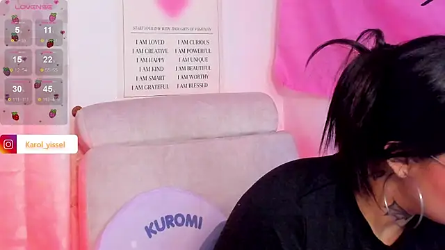 Snapshot of Hinataw33d01 chatting on 03/10/25, 12:28 Hinataw33d01 online show from 03/10/25, 12:28