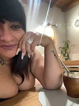 Snapshot of Sensualmente333 chatting on 09/30/25, 12:00 Sensualmente333 online show from 09/30/25, 12:00