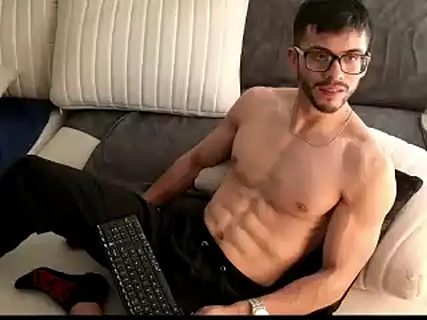 Phantom Bigger1 online show from 12/17/25, 02:22