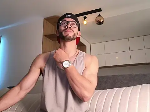 Phantom Bigger1 online show from 01/06/26, 08:13