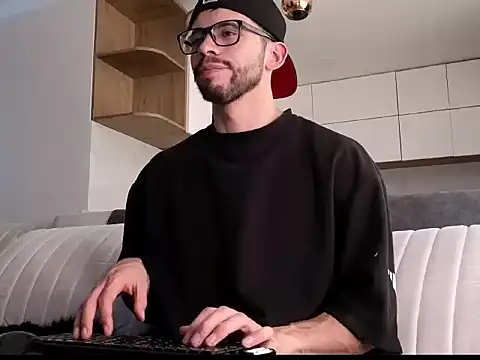 Phantom Bigger1 online show from 12/19/25, 07:05