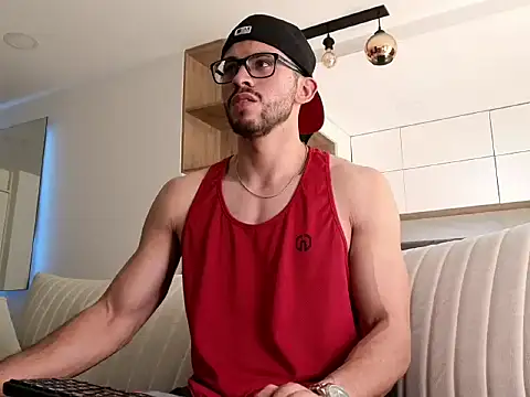 Phantom Bigger1 online show from 12/16/25, 02:43