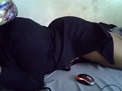 Snapshot of Crystal__Gee chatting on 09/20/25, 09:03 Crystal  Gee online show from 09/20/25, 09:03