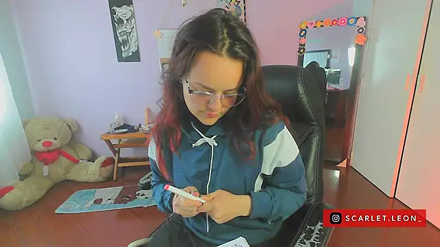 Scarletleon77 online show from 02/18/25, 04:14