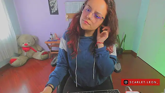 Scarletleon77 online show from 02/11/25, 04:13