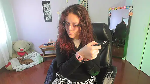 Scarletleon77 online show from 02/24/25, 05:20