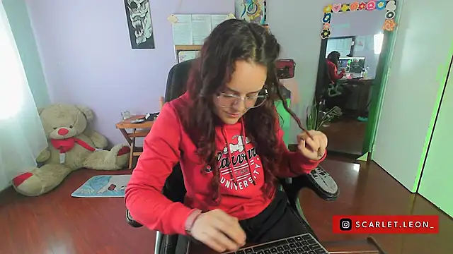 Scarletleon77 online show from 02/19/25, 04:33