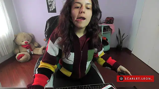Scarletleon77 online show from 01/23/25, 04:04