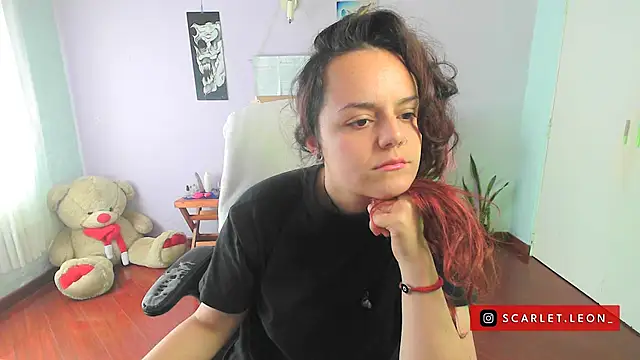 Scarletleon77 online show from 01/17/25, 04:04