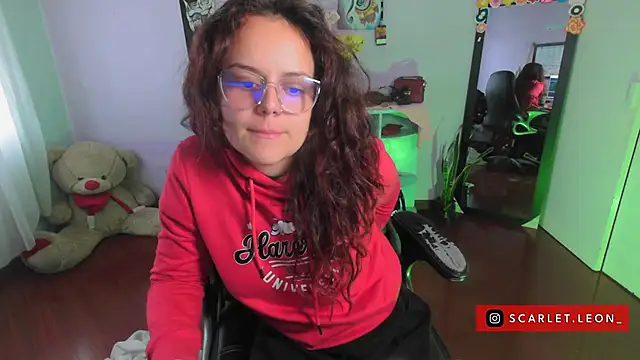 Scarletleon77 online show from 02/25/25, 04:14