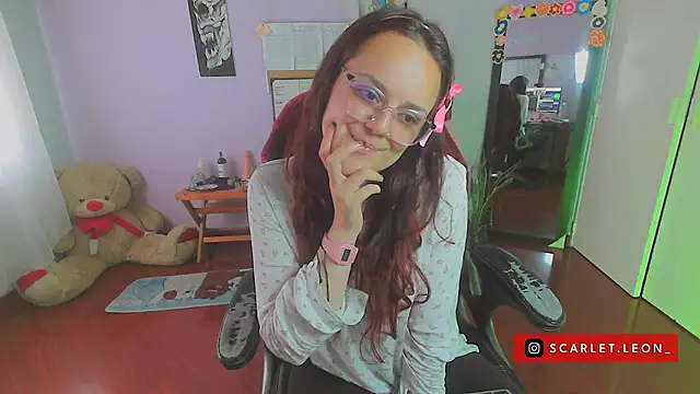 Scarletleon77 online show from 02/17/25, 06:39