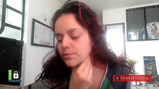 Snapshot of Scarletleon77 chatting on 01/06/26, 02:10 Scarletleon77 online show from 01/06/26, 02:10